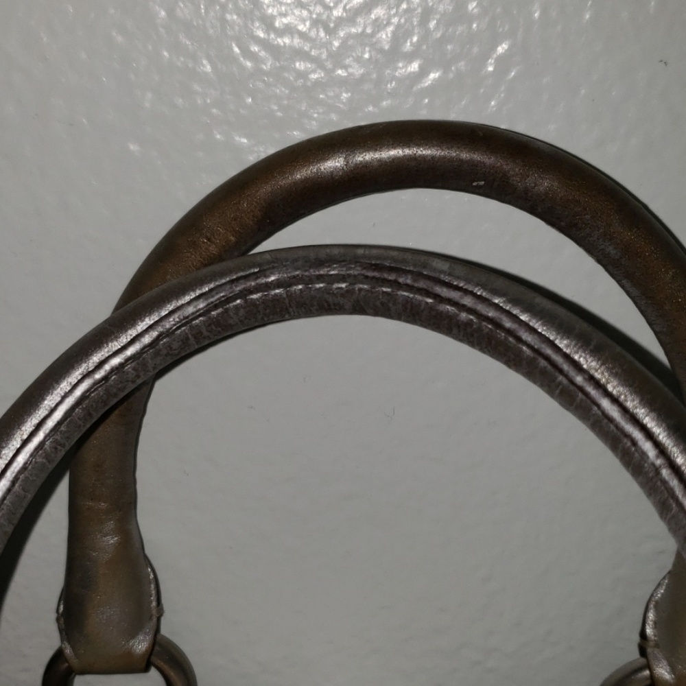 Coach signature silver metallic shoulder bags - Picture 3 of 8